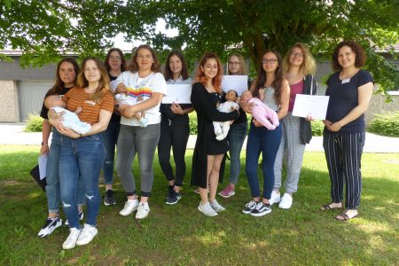 Schülerinnen der IGS absolvieren Elternpraktikum: Schnupperkurs mit Baby