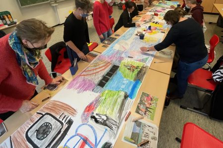 Monster, Städte und eine bunte Collage – Lehrkräfte der Gesamtschule bilden sich im Bereich Kunst fort