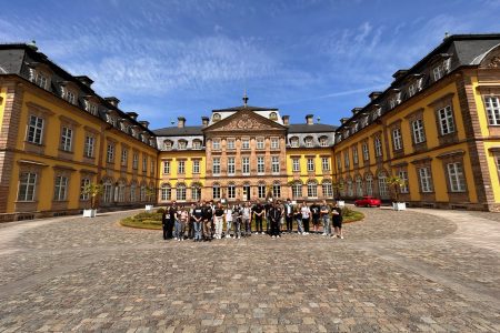 Einzigartige Schlossführung in Bad Arolsen begeistert Schülerinnen und Schüler des Jahrgangs 9 der Gesamtschule Edertal