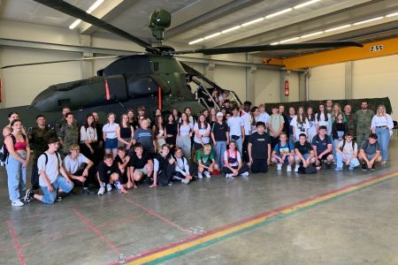 Schülerinnen und Schüler der achten Klassen der Gesamtschule Edertal zu Besuch beim Bundeswehrstandort in Fritzlar